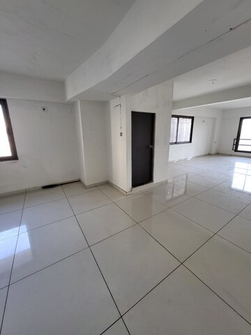 Room in  Office Space at Naranpura – for Rent