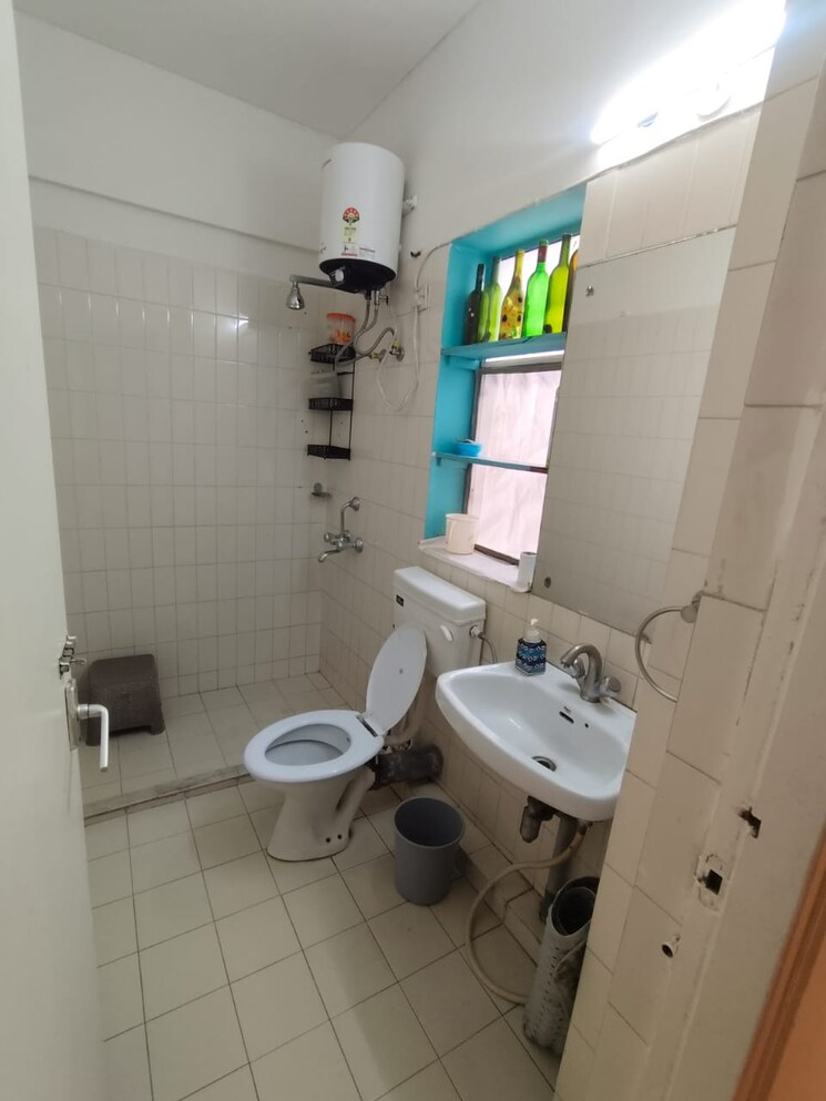 Bathroom, unitech-palms 3.5 Bedroom 2700 Sq.Ft. Penthouse In South City 1 Gurgaon 9046808