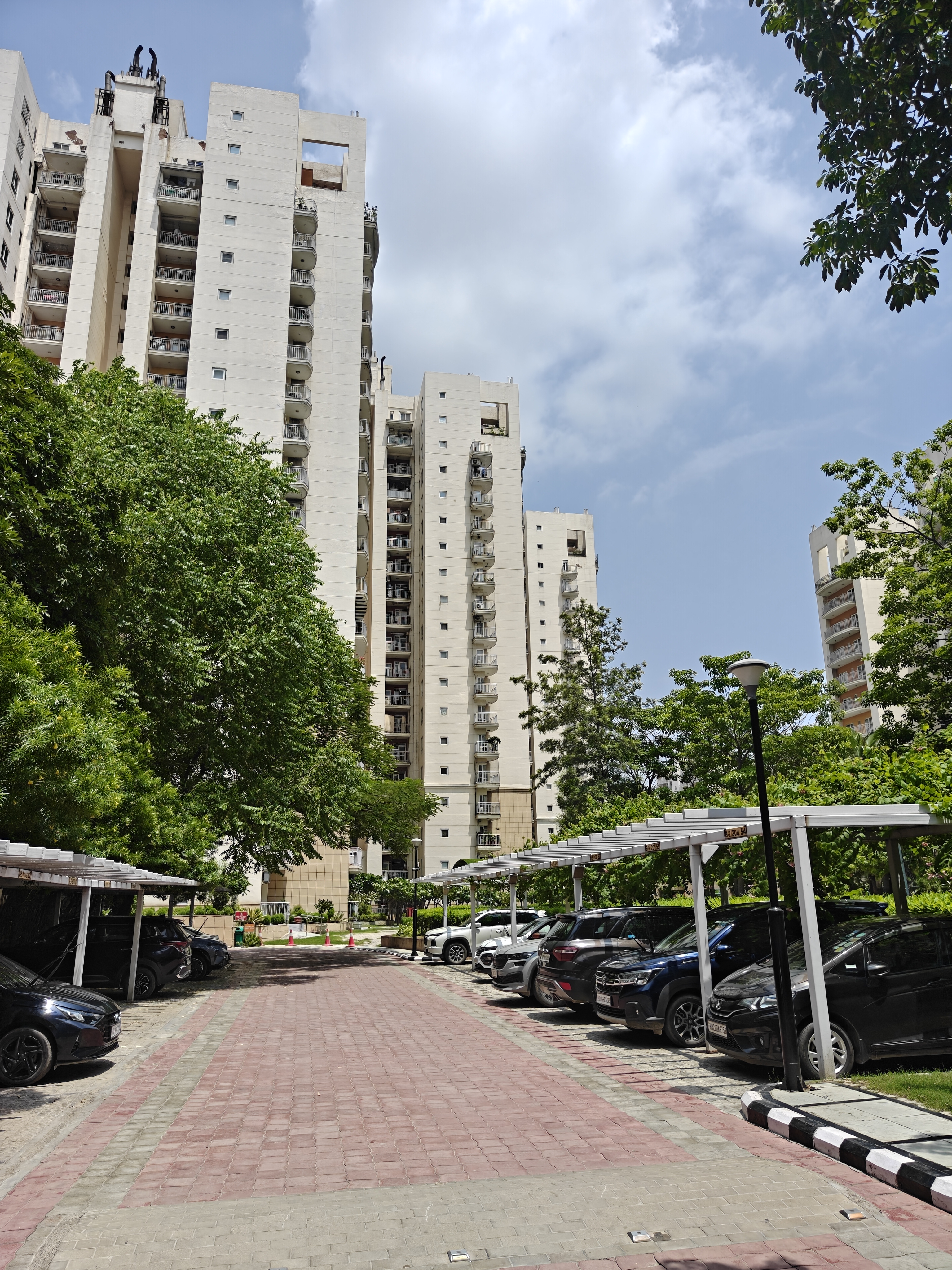 3.5 BHK + Servant Room 1650 Sq.Ft. Apartment in Unitech Palms