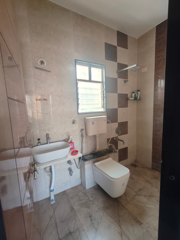 Bathroom, dwarka-lords 3 Bedroom 1650 Sq.Ft. Apartment In Pimple Saudagar Pune 9046860