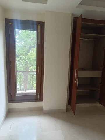 Room in 4 BHK Builder Floor at Florence Nightingale Lane, Green Park – for Rent