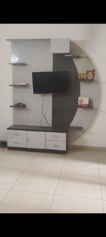 Furnished Amenities in 2 BHK Apartment at Land Craft Golf Links Apartment Phase 1, Pandav Nagar – for Rent
