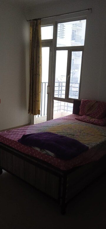 Bedroom in 2 BHK Apartment at Land Craft Golf Links Apartment Phase 1, Pandav Nagar – for Rent
