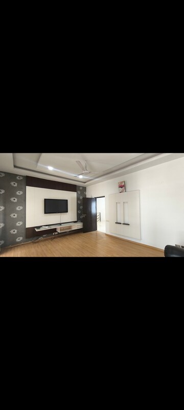 Room in 5 BHK Villa at Jayabheri The Meadows, Gachibowli – for Rent