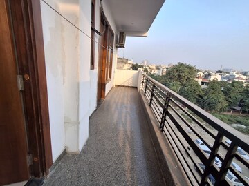 Balcony in Studio Builder Floor at Sector 46 – for Rent