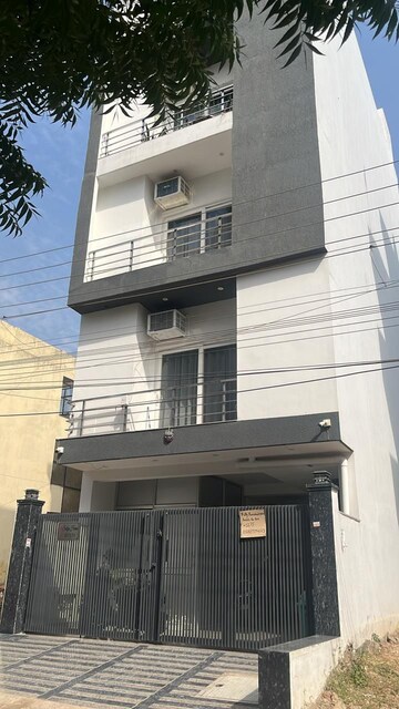 Studio Builder Floor – Exterior View View at Sector 46 - for Rent