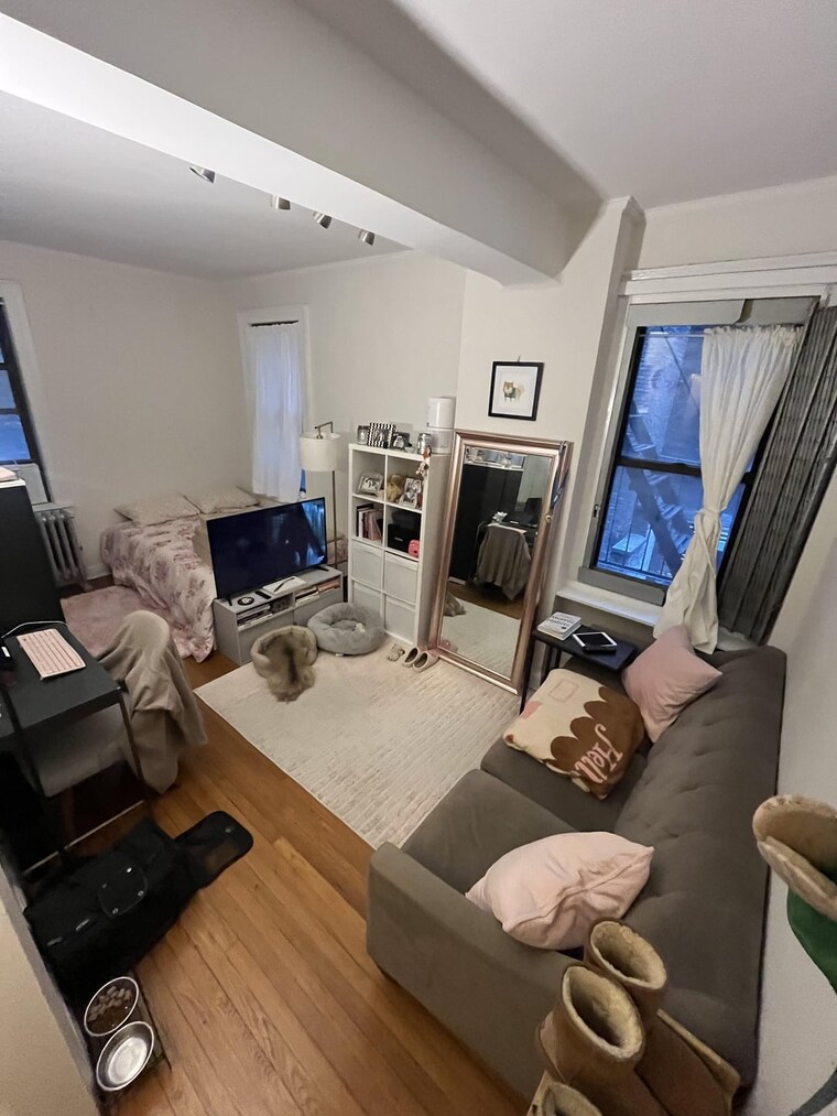 Living Room, savviour-manoharram Studio 550 Sq.Ft. Apartment In Gaur Yamuna City Greater Noida 9046929