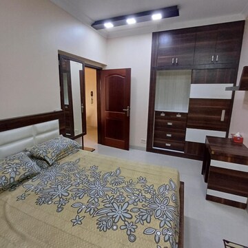 Bedroom in 2 BHK Apartment at Sneh CHS Santacruz, Santacruz West – for Rent