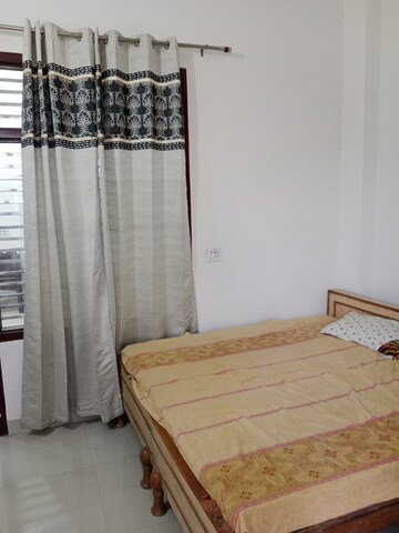 Bedroom in 2 BHK Builder Floor at Ansals Sushant City – for Rent