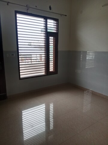Room in 2 BHK Builder Floor at Ansals Sushant City – for Rent