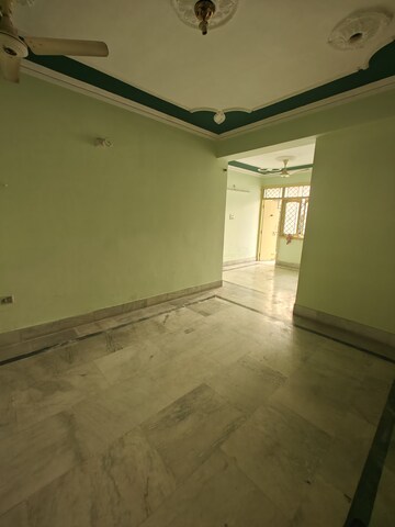 Room in 3 BHK Apartment at Exhibition Road – for Rent