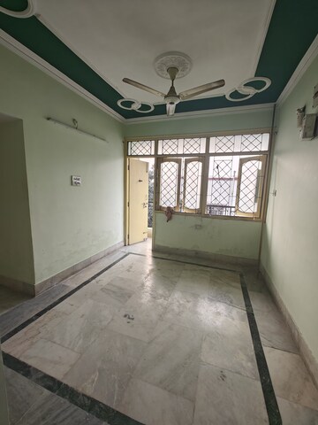 Room in 3 BHK Apartment at Exhibition Road – for Rent
