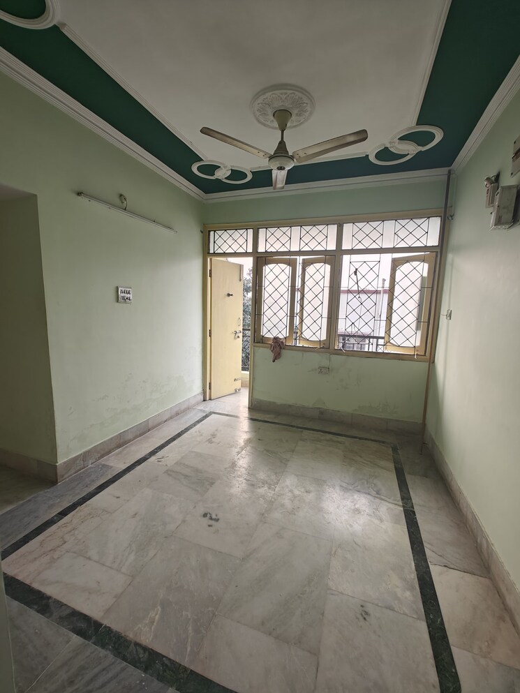 Room, exhibition road 3 Bedroom 1000 Sq.Ft. Apartment In Exhibition Road Patna 9047031