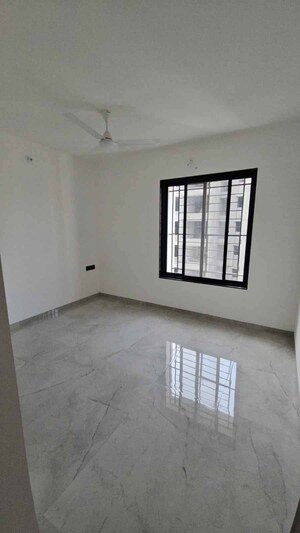Room in 2 BHK Apartment at Unique Youtopia, Kharadi – for Rent