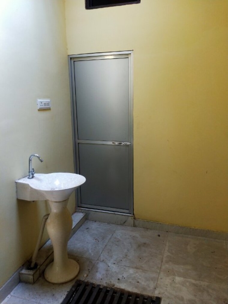Bathroom, dubagga 4 Bedroom 600 Sq.Ft. Independent House In Dubagga Lucknow 9047066