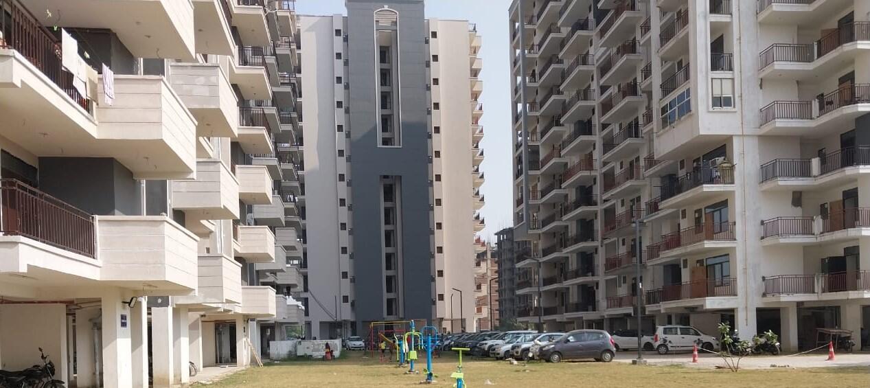3 BHK + Extra Room Apartment For Sale in Amolik Sankalp