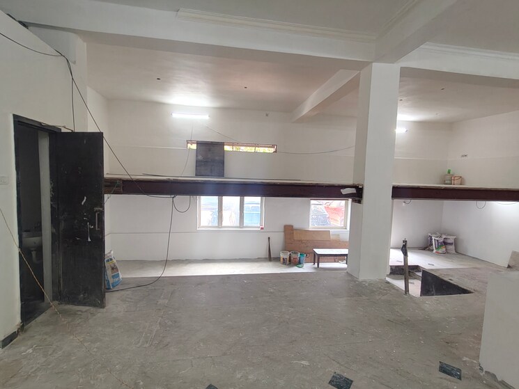  Parking, egmore Commercial Showroom 2000 Sq.Ft. In Egmore Chennai 9047089