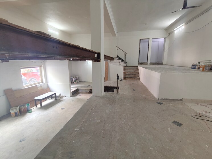  Parking, egmore Commercial Showroom 2000 Sq.Ft. In Egmore Chennai 9047089