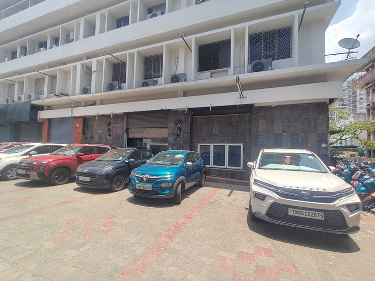  Parking, egmore Commercial Showroom 2000 Sq.Ft. In Egmore Chennai 9047089