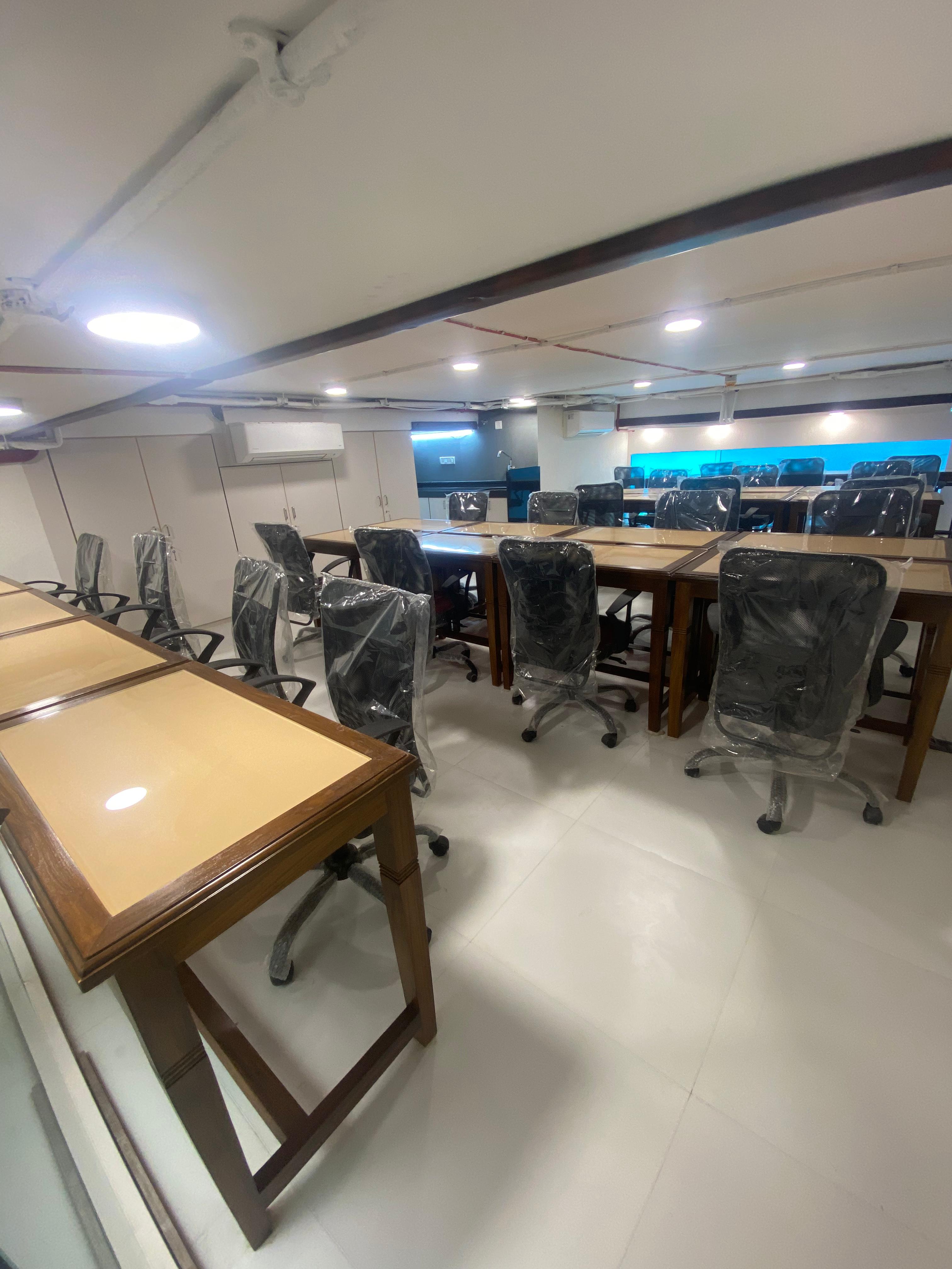 Office Space For Rent in Parinee I