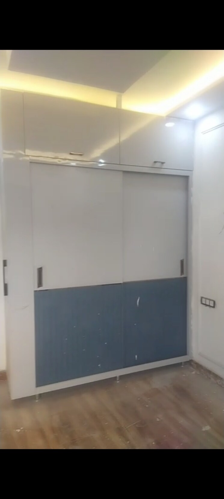 undefined, west sant nagar 3 Bedroom 900 Sq.Ft. Builder Floor In West Sant Nagar Delhi 9047128