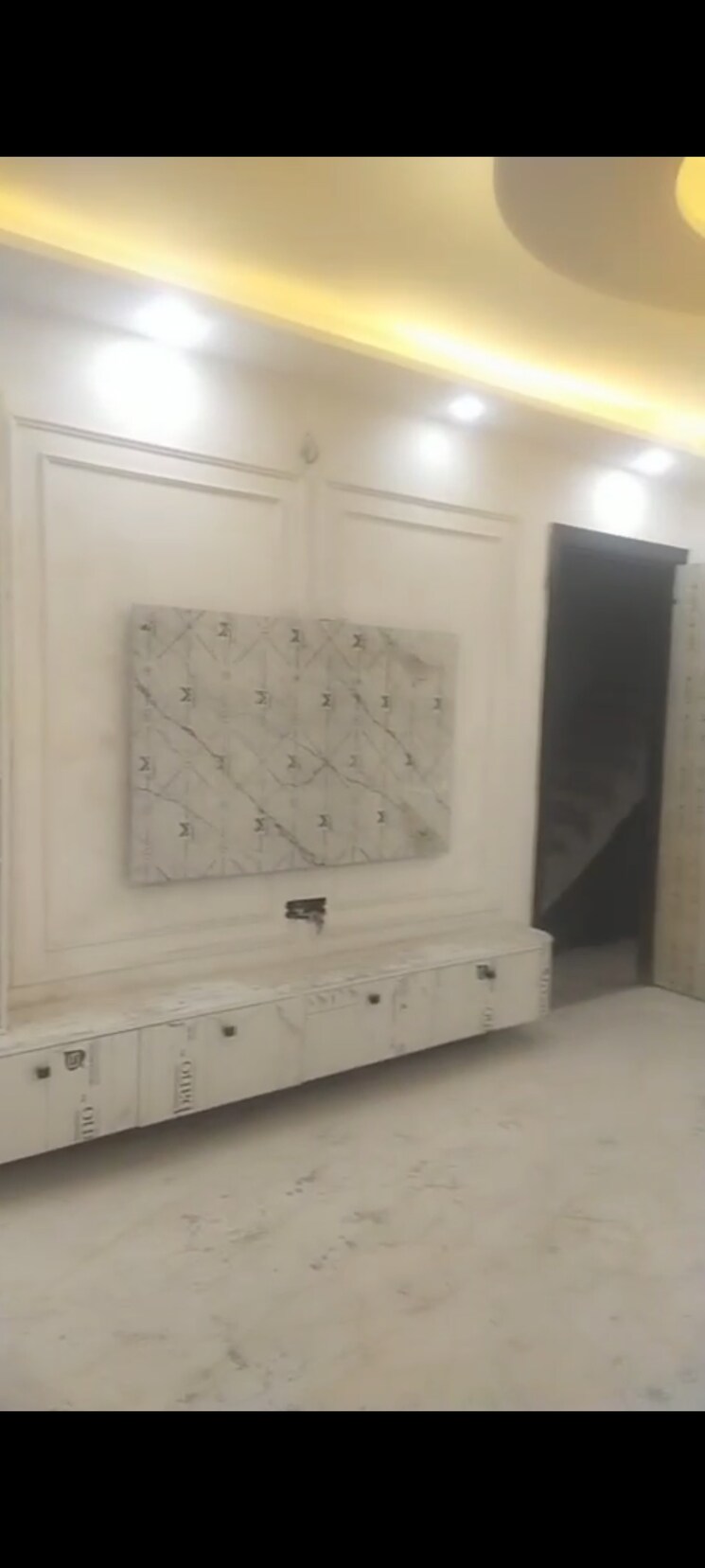 Room, west sant nagar 3 Bedroom 900 Sq.Ft. Builder Floor In West Sant Nagar Delhi 9047128