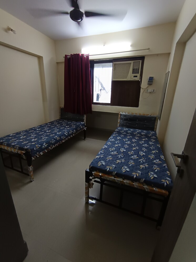 Bedroom, powai Pg For Boys & Girls In Powai 9047131