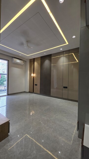 Furnished Amenities in 4 BHK Builder Floor at Sushant Lok 3, Sector 57 – for Sale