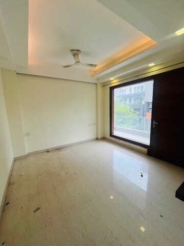 Room in 4 BHK Builder Floor at Sushant Lok 3, Sector 57 – for Rent