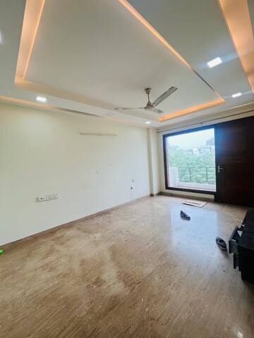 Room in 4 BHK Builder Floor at Sushant Lok 3, Sector 57 – for Rent