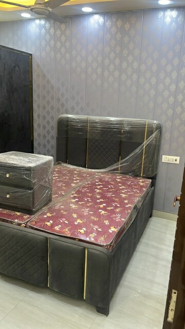 Bedroom in 2.5 BHK Builder Floor at Mansarover Garden – for Rent