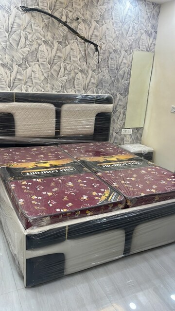 Bedroom in 2.5 BHK Builder Floor at Mansarover Garden – for Rent