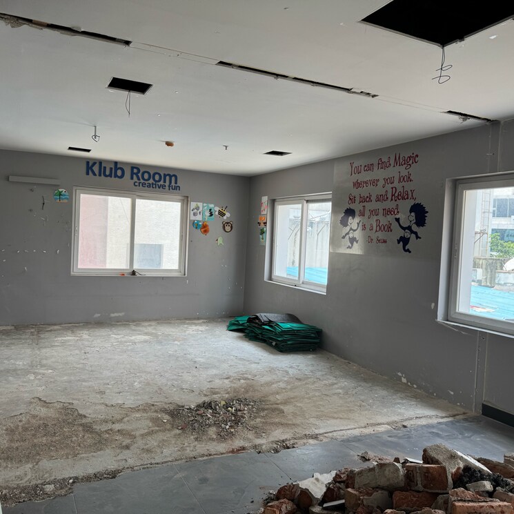  Parking, madhapur Commercial Shop 4300 Sq.Ft. In Madhapur Hyderabad 9047156