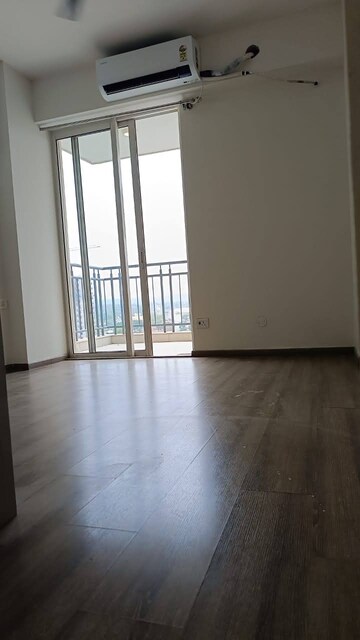 Room in 3 BHK Apartment at Godrej Aria, Sector 79 – for Rent