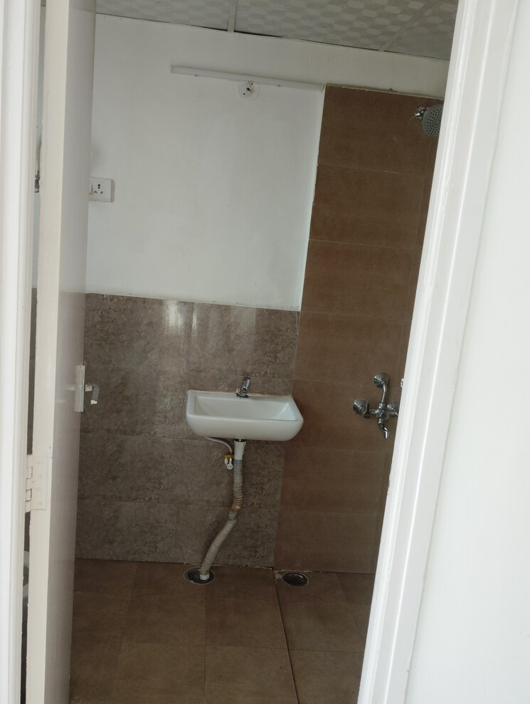 Bathroom, suncity-avenue-76 2 Bedroom 735 Sq.Ft. Apartment In Sector 76 Gurgaon 9047191