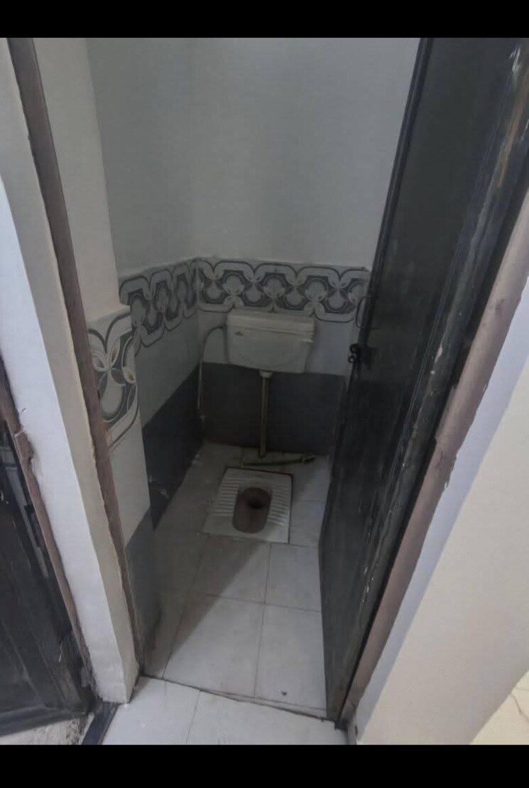 Bathroom, khanpur 2 Bedroom 600 Sq.Ft. Apartment In Khanpur Delhi 9047235