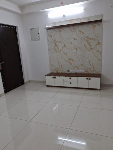 Room in 2 BHK Apartment at Aparna Sarovar Zicon, Nallagandla – for Rent