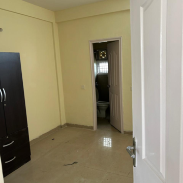Room in 3 BHK Apartment at Rps Palms, Sector 88 – for Rent