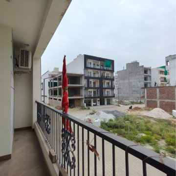 Balcony in 3 BHK Builder Floor at Puri Kohinoor, Tikawali – for Rent