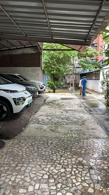Parking in 5 BHK Independent House at Malad East – for Sale