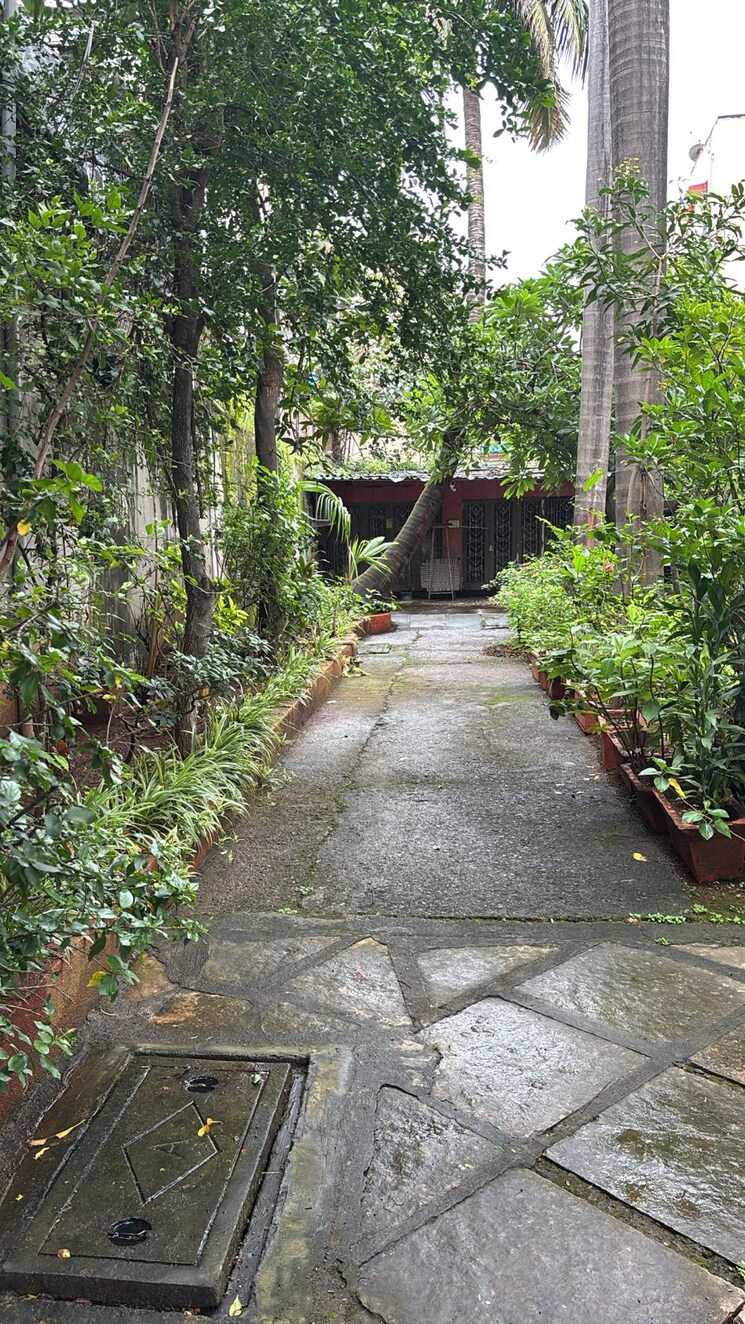 Garden, malad east 5 Bedroom 15000 Sq.Ft. Independent House In Malad East Mumbai 9047251