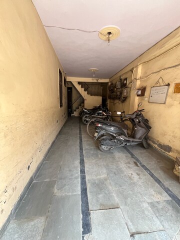 Parking in 1 BHK Apartment at Shalimar Apartments Shalimar Garden, Shalimar Garden – for Rent