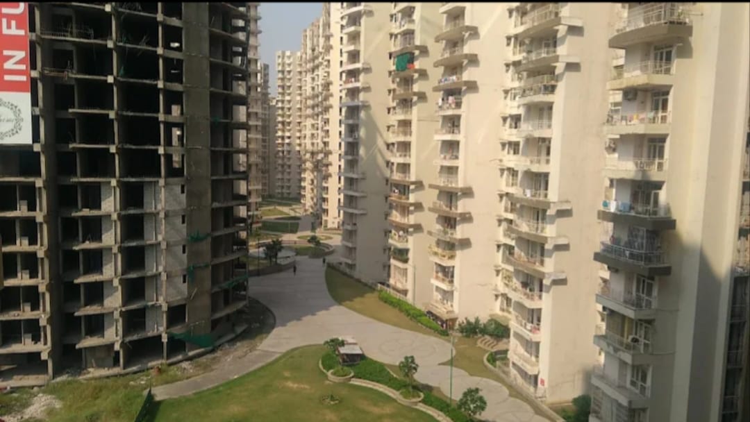 2 BHK + Pooja Room Apartment For Rent in Amrapali Golf Homes
