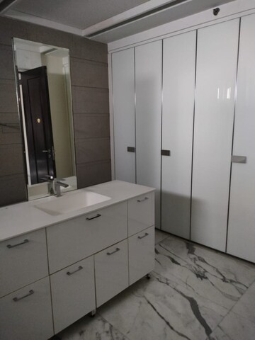 Bathroom in 5 BHK Apartment at Salcon The Verandas, Sector 54 – for Rent