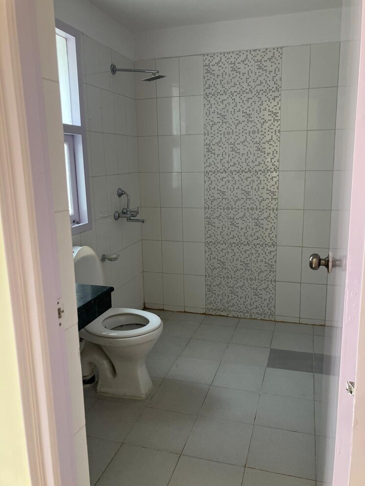 Bathroom, shiv-sai-ozone-park 3 Bedroom 1252 Sq.Ft. Apartment In Sector 86 Faridabad 9047353