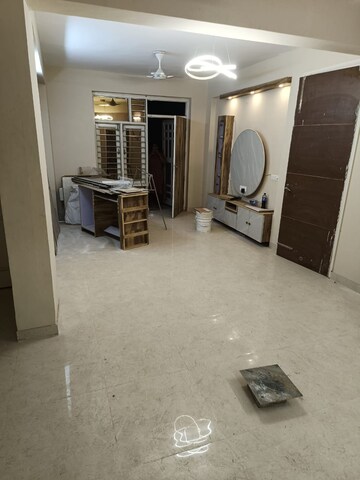Parking in 3 BHK Builder Floor at RPS Palm Drive, Sector 88 – for Rent