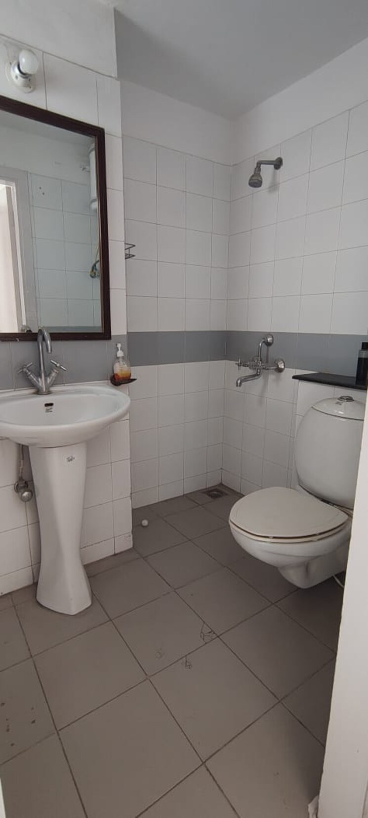 Bathroom, vatika-city 3 Bedroom 2423 Sq.Ft. Apartment In Sector 49 Gurgaon 9047422