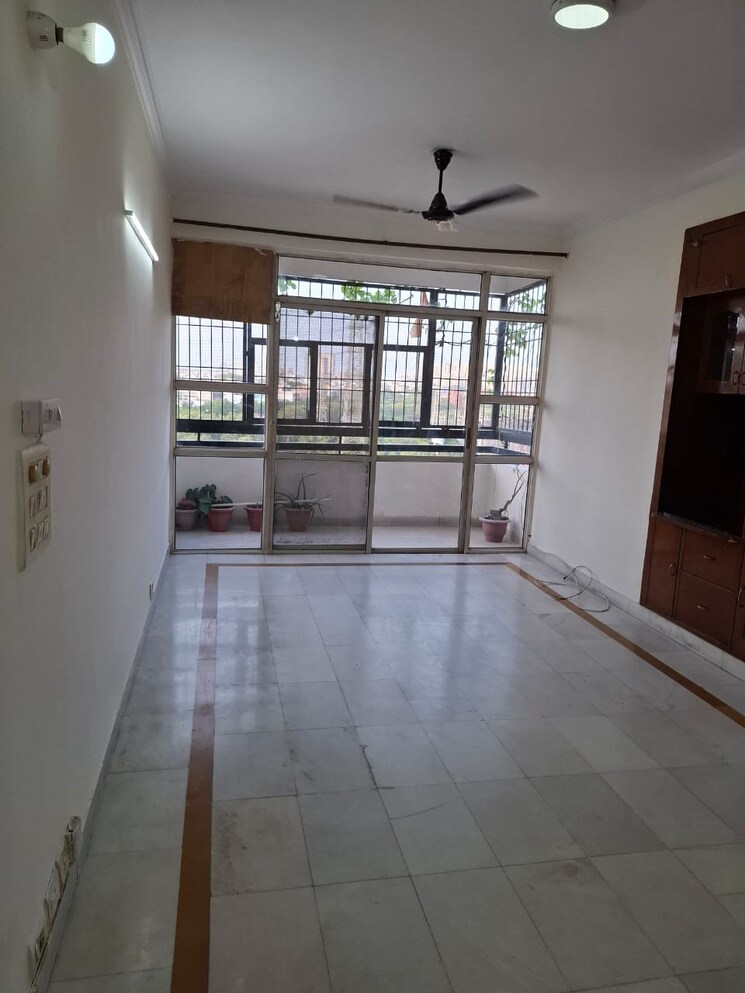 Balcony, mahindra-luminare 3 Bedroom 2985 Sq.Ft. Apartment In Sector 59 Gurgaon 9047432