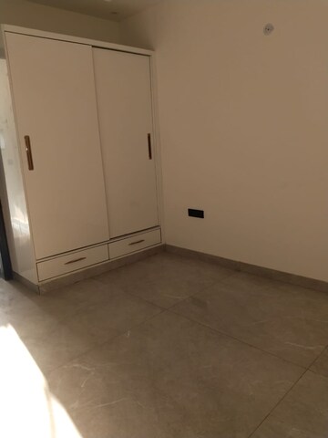Room in 3 BHK Independent House at RWA Apartments Sector 40, Sector 40 – for Rent