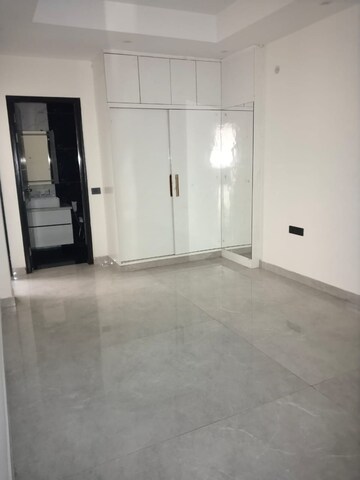 Room in 3 BHK Independent House at RWA Apartments Sector 40, Sector 40 – for Rent